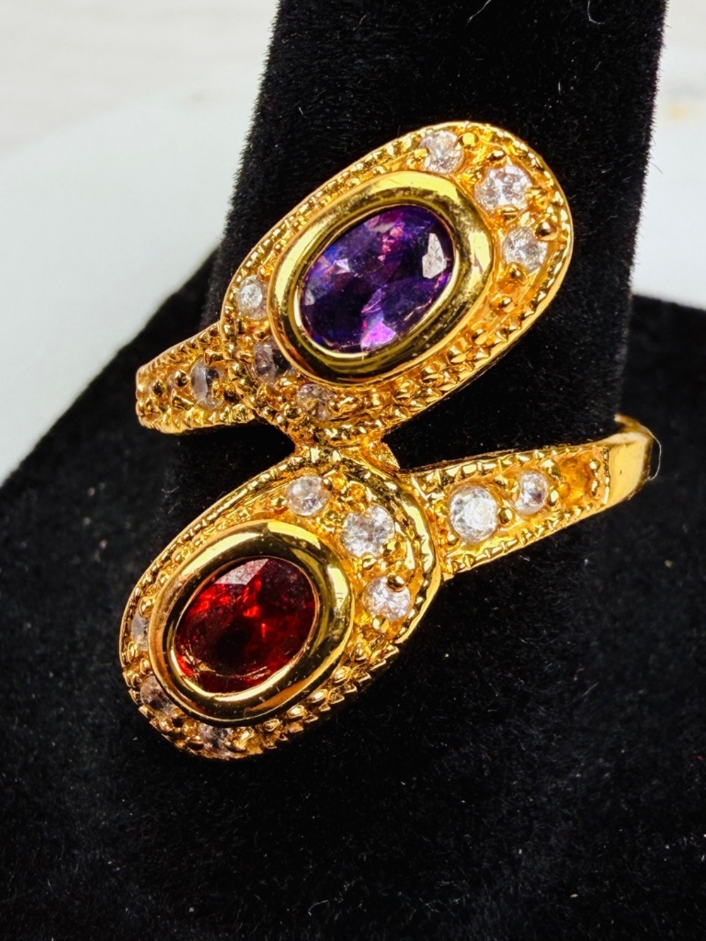Pretty goldtone, red purple bling size 8 costume ring